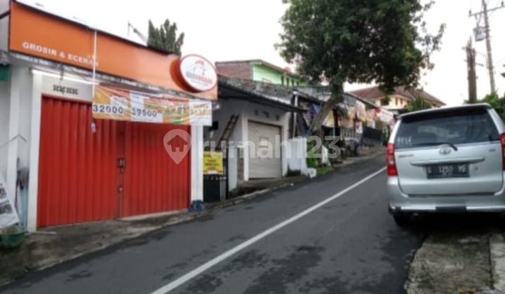 Rumah & 2 Kios Lokasi Ramai, Harga Jauh di Bawah NJOP Rumah 2