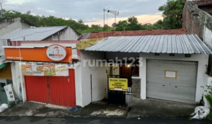 Rumah & 2 Kios Lokasi Ramai, Harga Jauh di Bawah NJOP Rumah 1