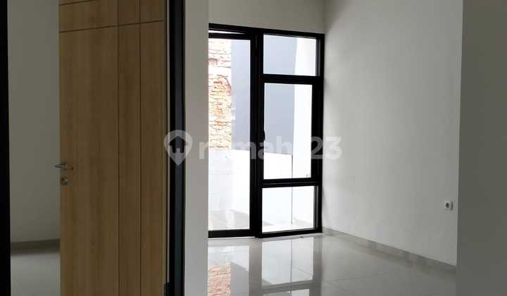 Rumah 2 Lantai, di Bsd, Tangerang Selatan, Lokasi Strategis