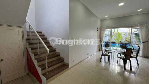 Disewakan Rumah Siap Huni dengan Kolam Renang 2