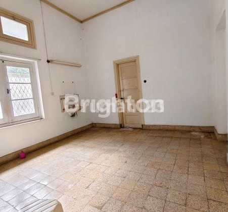 For Rent: City Center House in the Cafe and Restaurant Hub Area of Malang City 2