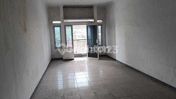 Ready-to-Occupy Shop House in Soekarno, Near Ubaya 2