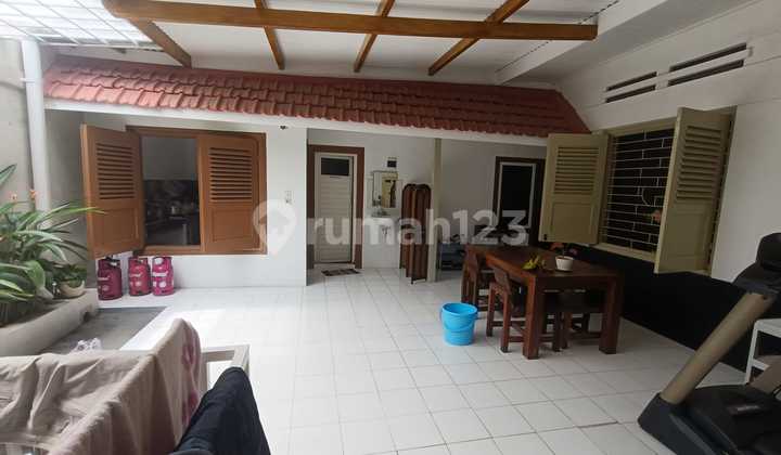 Classic House in the City Center 2