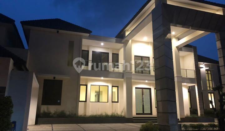 Rumah Mewah Tenggah Kota