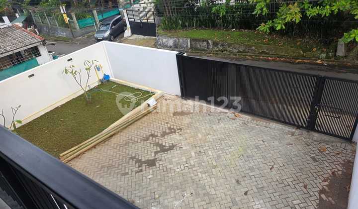 Modern Glass House Style Home in Bogor City, Suitable for Beauty Clinics, Offices, Residences with Mount Salak View. 2