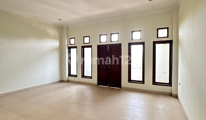 Luxurious Shophouse Strategically Located Near Bimoku Terminal 2