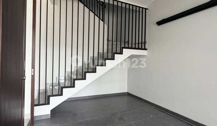 Rumah Meruya Lokasi Tenang Siap Huni Nego 2