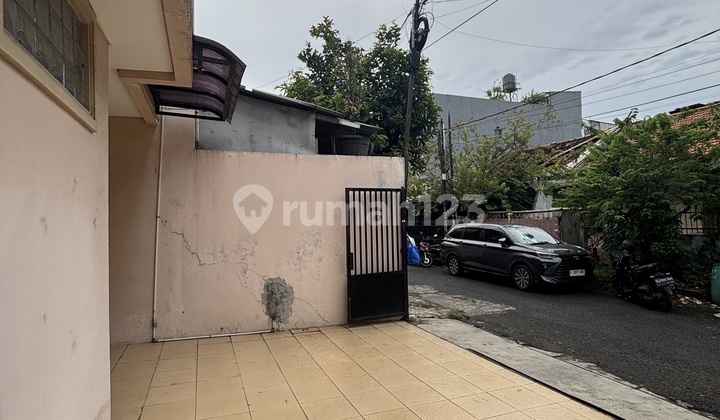 Jarang Ada Rumah Dalam Komplek Taman Aries 2