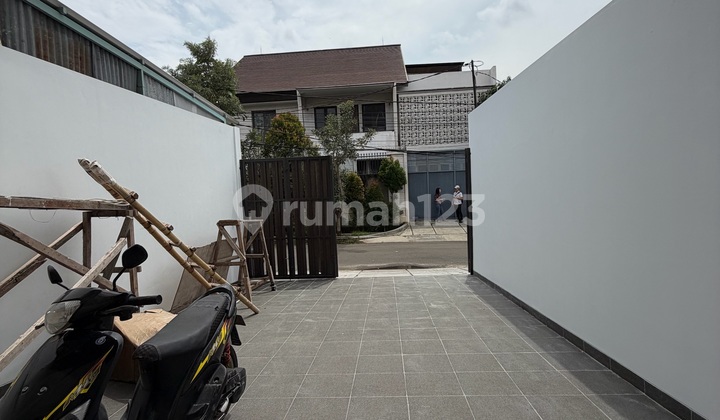 Modern House Ready to Occupy in Meruya, Negotiable Price 2