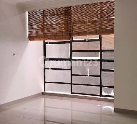 3-Story Shop House Ready for Profit, Poris Paradise, Freehold Certificate, Near Housing, Near Cipondoh Lake. 2