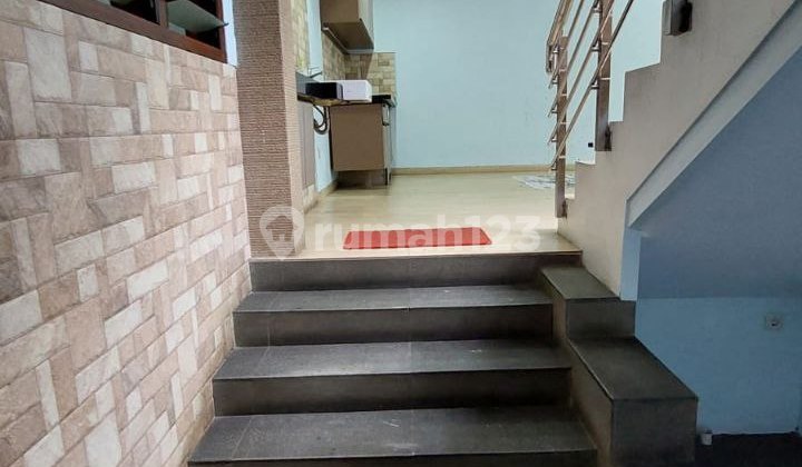 Disewakan Rumah 2 Lantai Sayap Riau 2