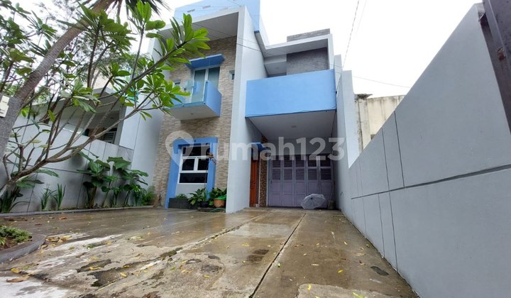 Disewakan Rumah 2 Lantai Sayap Riau Disewakan Rumah 2 Lantai Sayap Riau