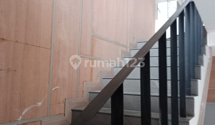 Rumah Baru 2 Lantai Ada Kolam Renangnya di Turangga 2