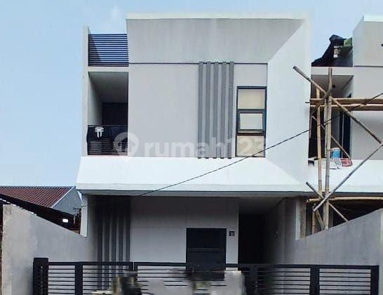 New 2-Story House with a Swimming Pool in Turangga New 2-Story House with a Swimming Pool in Turangga
