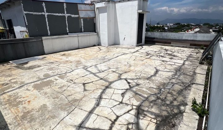 Rare Find!!! Spacious Parking Shop-House in the City Center of Bkr Buah Batu Rare Find!!! Spacious Parking Shop-House in the City Center of Bkr Buah Batu