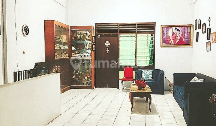 For Sale: Shop House in a Strategic Area of Pamulang. 2