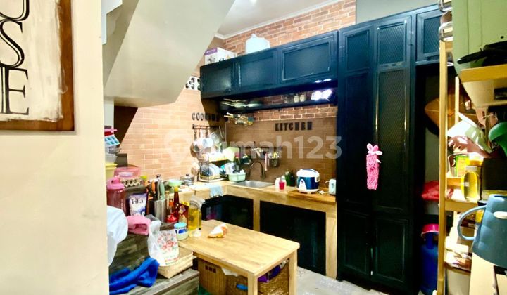 Spacious House in a Strategic Location in Antapani, Bandung 2