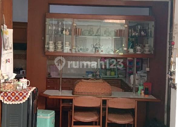 Rumah Otentik Lahan Besar di Turangga, Bandung 2