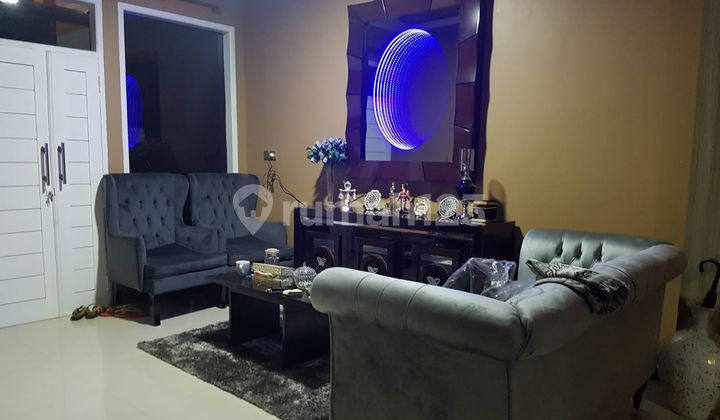 3-Story House in a Strategic Area in Antapani, Bandung 3-Story House in a Strategic Area in Antapani, Bandung