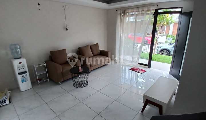 Rumah Minimalis 2 Lantai di Kota Baru Parahyangan