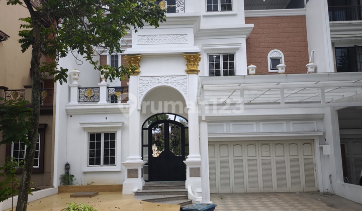 Rumah Bellano 300M² 3 Lantai View Depan Luas