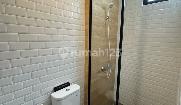 Siap Huni!! Rumah Hook 4 Kamar Tidur Disebelah Mall The Park Sawangan