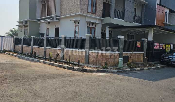 Rumah Hoek 2 Lantai di Metland Cakung Jakarta Timur