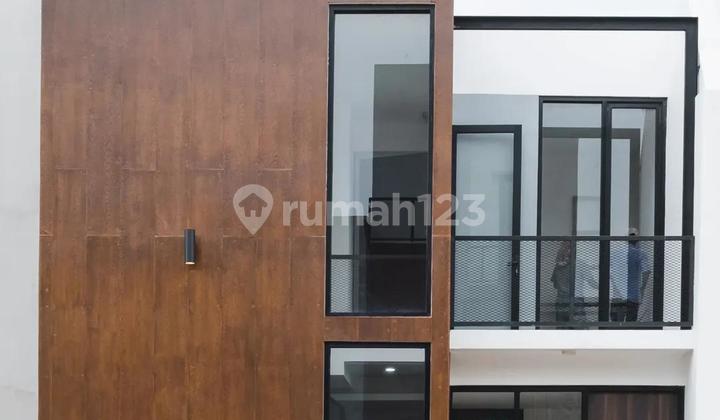 Hunian Cantik Antapani - Balkon, Carport 2 Mobil