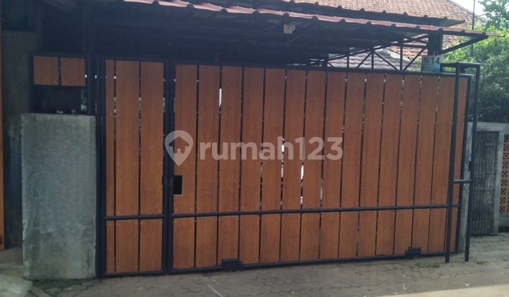 House & Land in a Strategic Location in Ciputat, South Tangerang