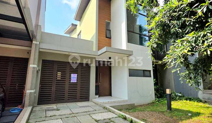 Rumah Bangunan 2 Lantai 4 Kamar Row Jalan Luas di BSD, Tangsel