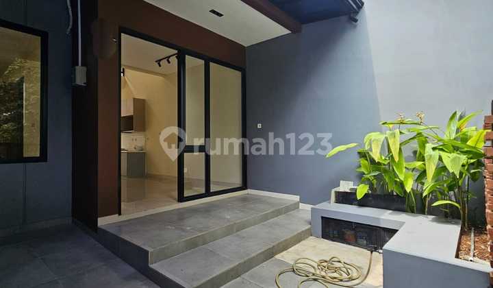 Rumah 2 Lantai Legalitas SHM Unfurnished Siap Huni di BSD