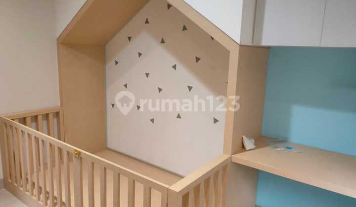 Rumah 2 Lantai Full Furnished di Algeria, Bsd, Tangerang Selatan 2