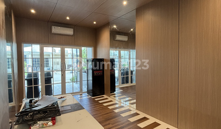 Beautiful Fully Furnished House with Hook Position in Summarecon Serpong