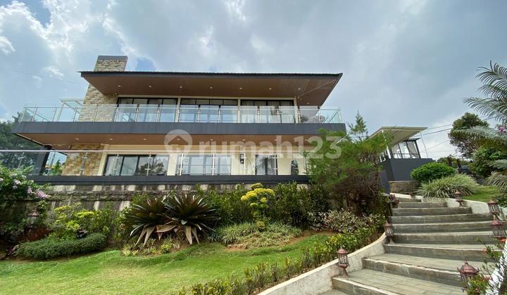 Villa Siap Huni dengan Jacuzzi dan Private Pool di Cisarua, Bogor