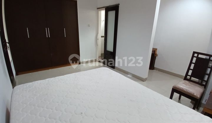 Rumah SHM Bangunan 2 Lantai Semi Furnished Siap Huni di Kemang