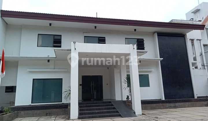 Ruko 3.5 Lantai dengan Basement Harga bisa Nego di Kebayoran Baru