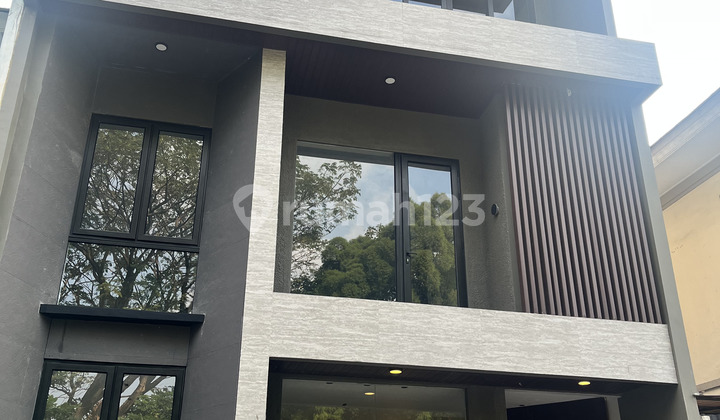 Rumah 3 Lantai Menghadap Taman di Sutera Feronia, Alam Sutera