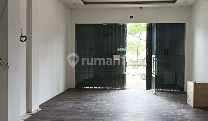 For Rent: Shop House on Margonda Street, Depok 2