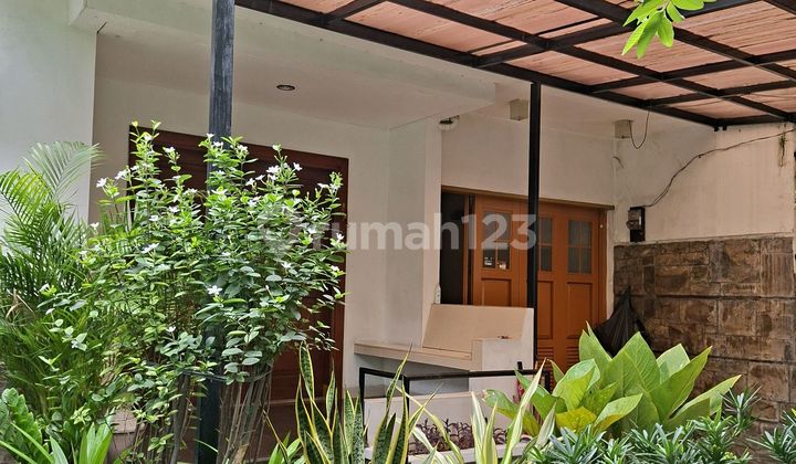 White Ivory North Grand House for Sale