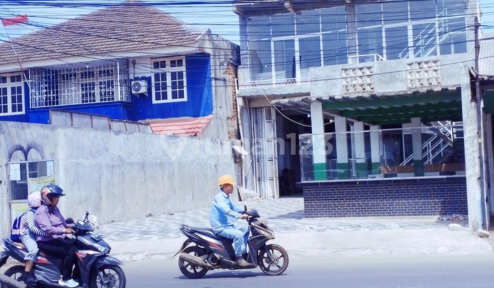 Bangunan Cocok untuk Usaha Strategis di Jalan Raya Jatiwaringin