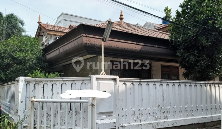 Auctioned House with Freehold Title in Tebet