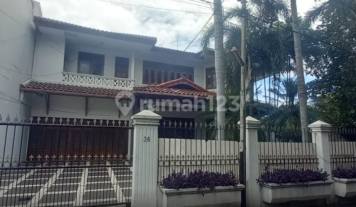 Rumah 2 Lantai di Kebayoran Baru Bagus