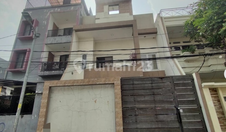 Rumah 3 Lantai SHM 2