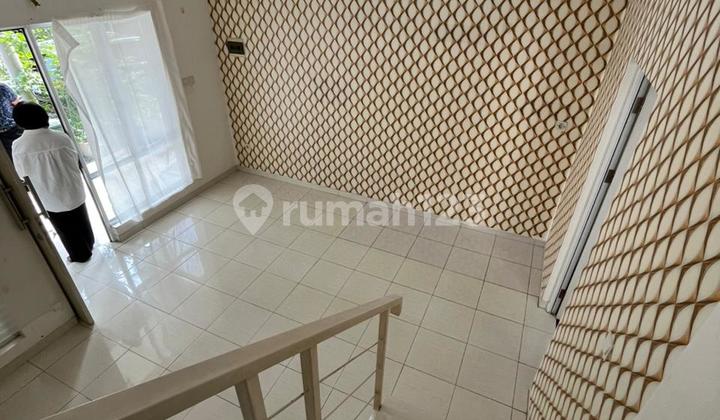 Rumah, 2 Lantai, Siap Huni, di Paradise Serpong City