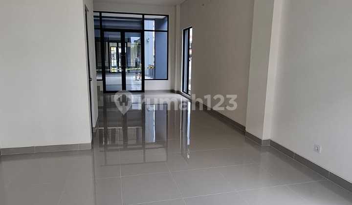 Siap Huni, Ruko, 3 Lantai, di The Hudson