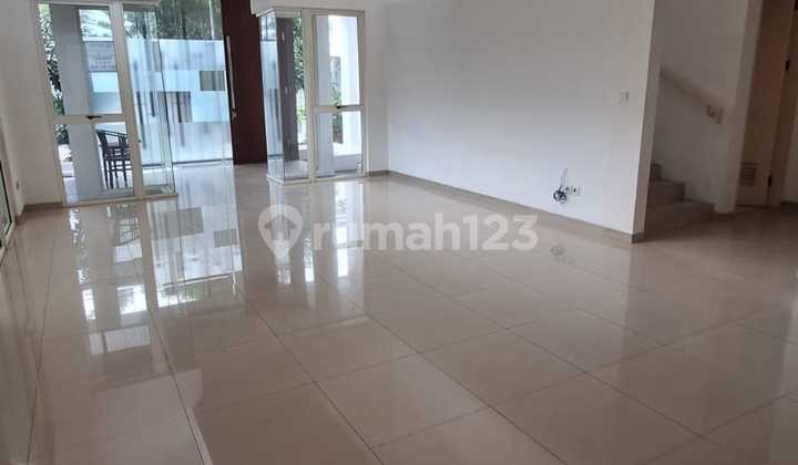 Dekat Akses Tol, Rumah, 2 Lantai, Siap Huni, di Cluster Victoria 1