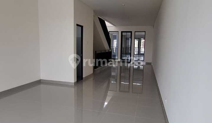 Siap Huni, Ruko, 3 Lantai, di The Hudson