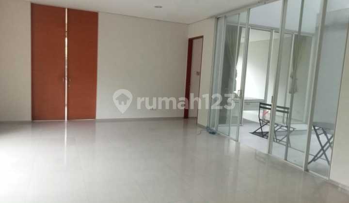 Siap Huni, Rumah, 2 Lantai, Dekat Pusat Perbelanjaan