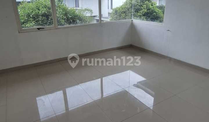 Dekat Akses Tol, Rumah, 2 Lantai, Siap Huni, di Cluster Victoria 2