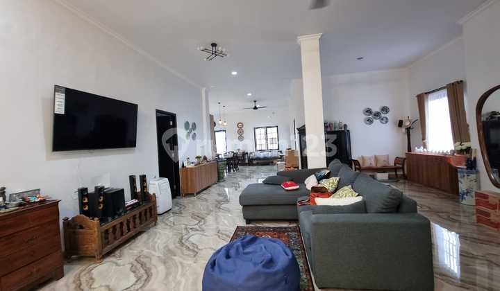 Rumah, 1,5 Lantai, di Kompleks Arco
